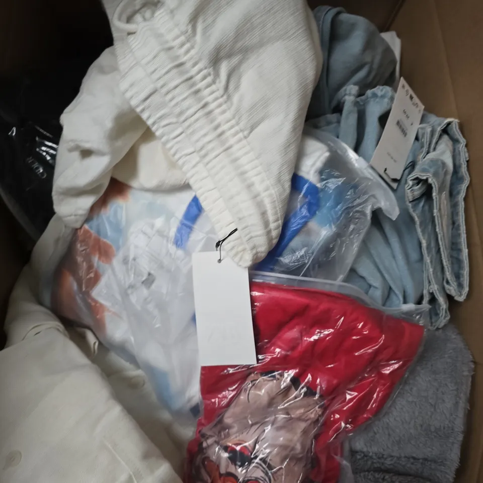 LARGE BOX OF APPROXIMATELY 25 ASSORTED CLOTHING ITEMS IN VARIOUS COLOURS, STYLES AND SIZES - COLLECTION ONLY