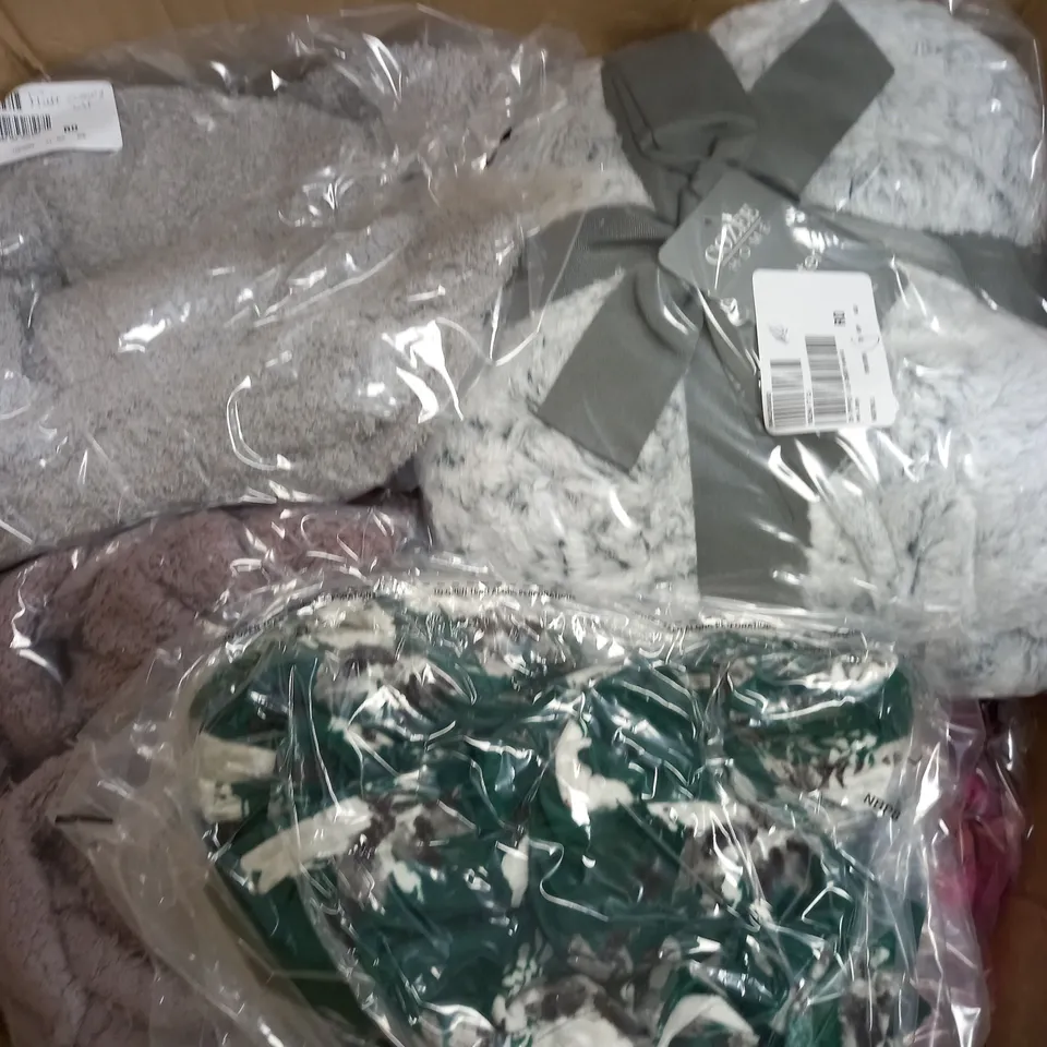 LARGE BOX OF APPROXIMATELY 15 CLOTHING ITEMS ALL IN DIFFRENT COLOURS AND SIZES 