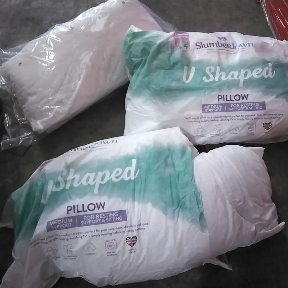 PALLET OF ASSORTED PILLOWS