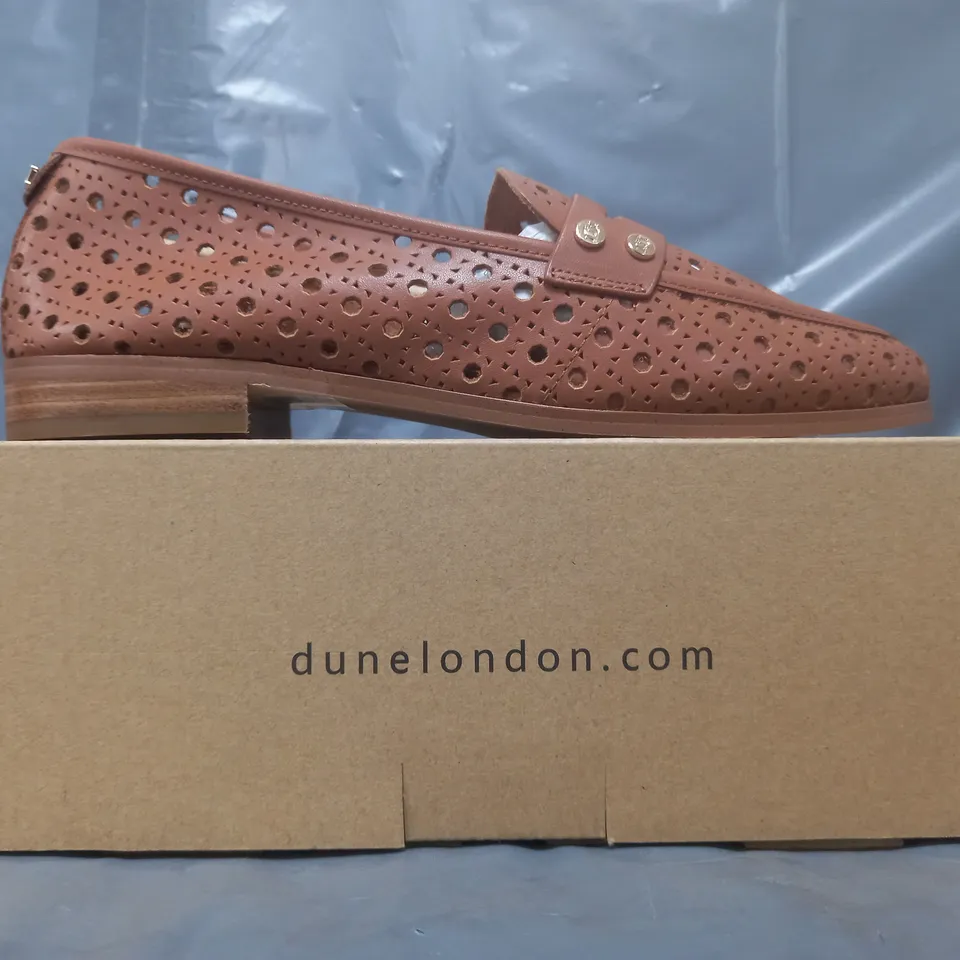 BOXED PAIR OF DUNE LONDON GLIMMERED LOAFERS IN TAN SIZE 6