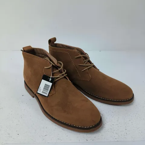 CHARLES SOUTHWELL PANAMA SAND DESERT BOOTS β UK 7