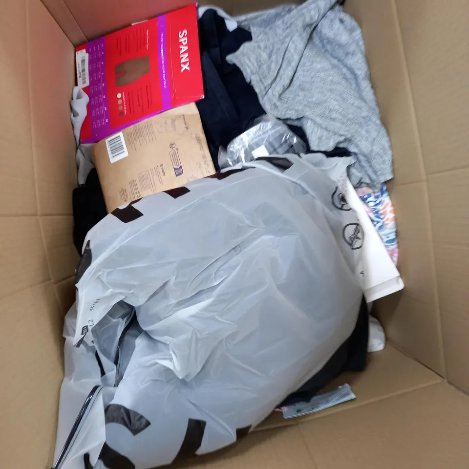 BOX OF APPROXIMATELY 20 CLOTHING ITEMS TO INCLUDE JEANS, HATS, TROUSERS ETC