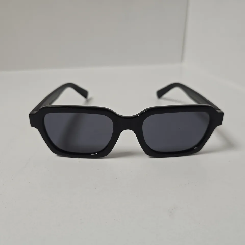 BOXED MELLER ADISA GLASSES 