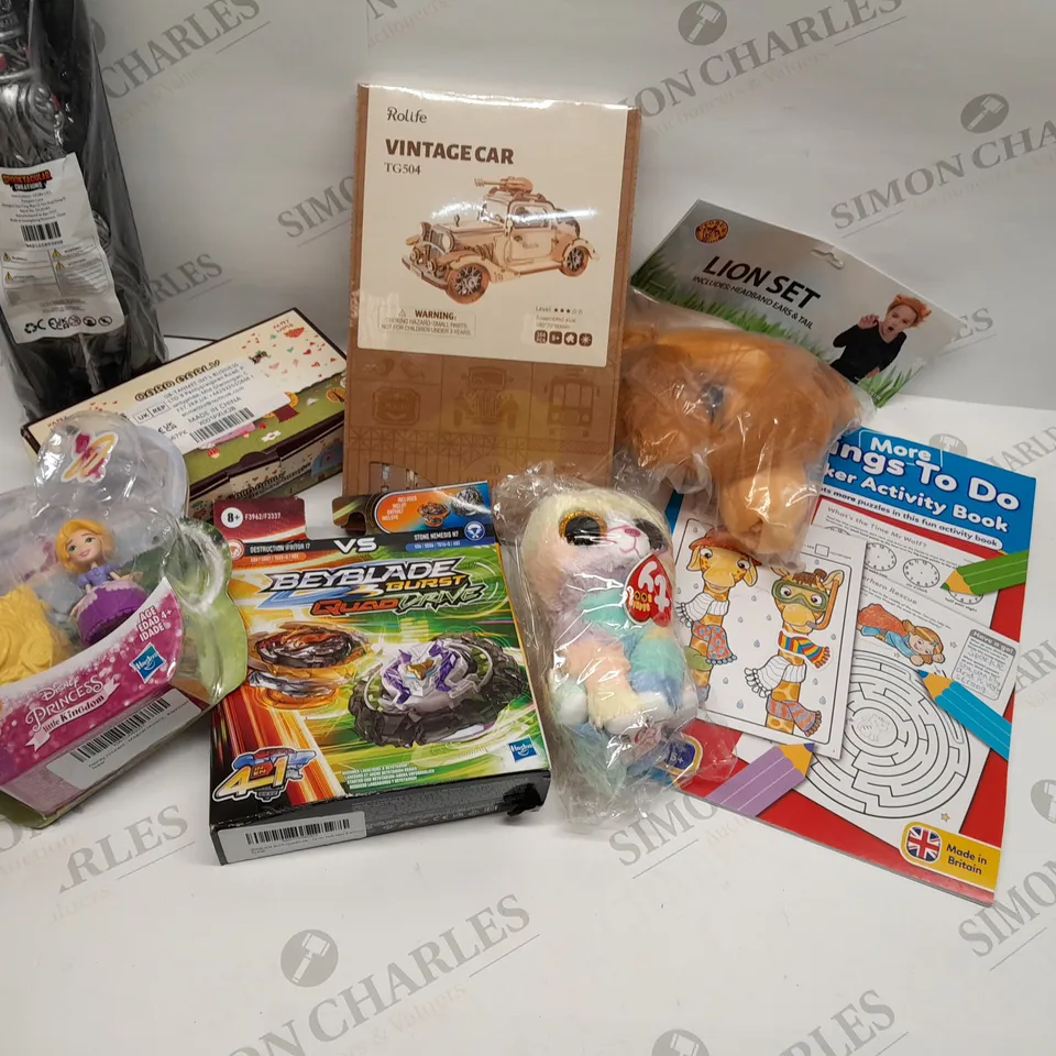 APPROXIMATELY 30 ASSORTED TOYS AND ACCESSORIES TO INCLUDE; ROLIFE VINTAGE CAR,