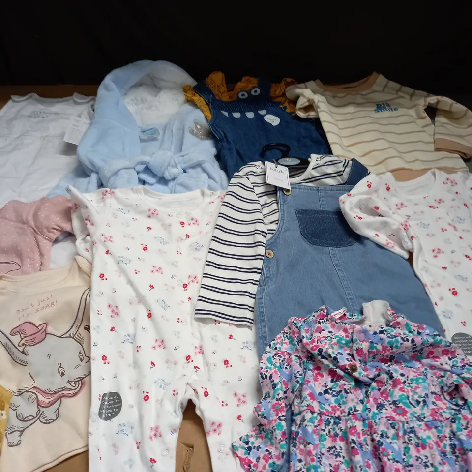 LOT OF ASSORTED KIDS CLOTHING ITEMS TO INCLUDE TU,  JOHNLEWIS AND NEXT