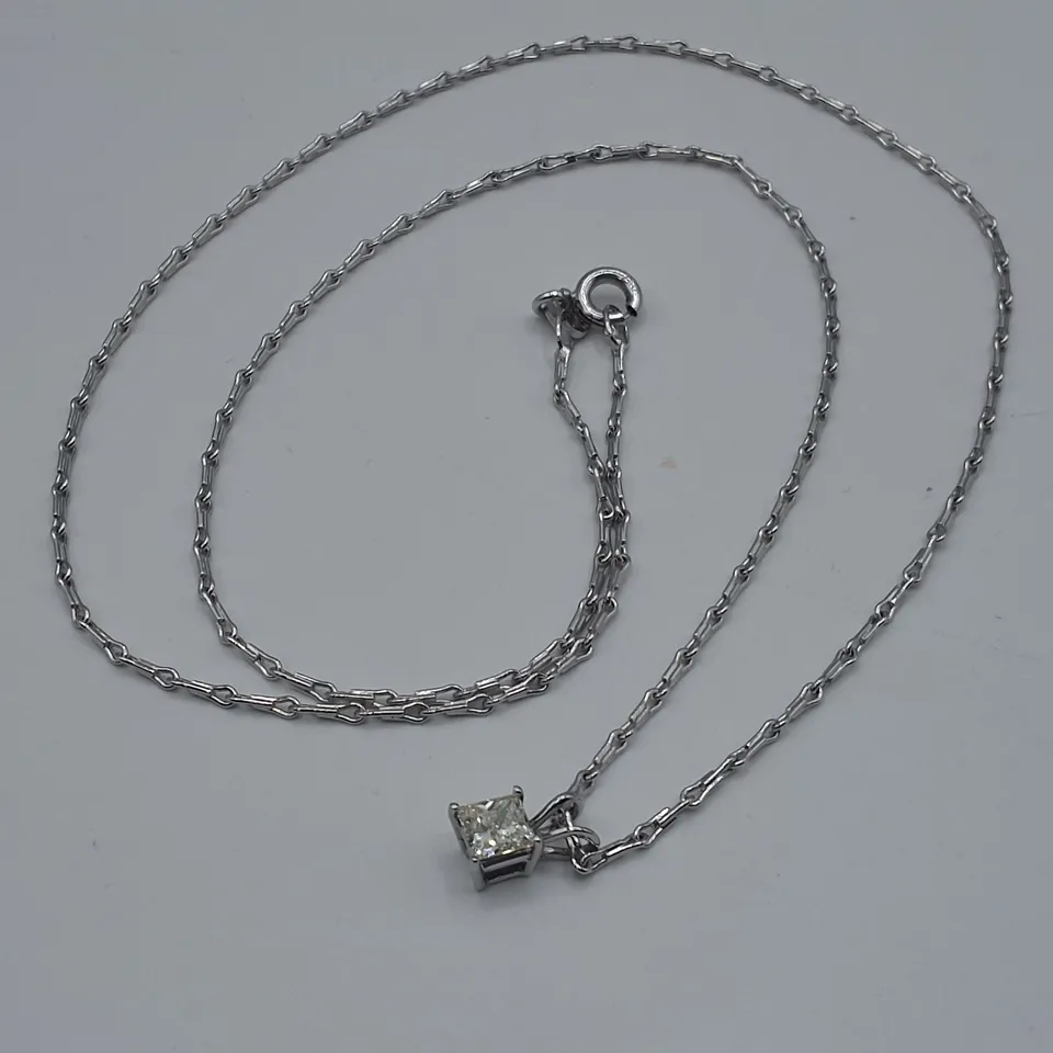 18CT WHITE GOLD PENDANT CHAIN SET WITH A NATURAL PRINCESS CUT DIAMOND