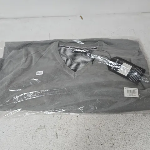 BAGGED BRAVE SOUL V-NECK TOP IN GREY - XL