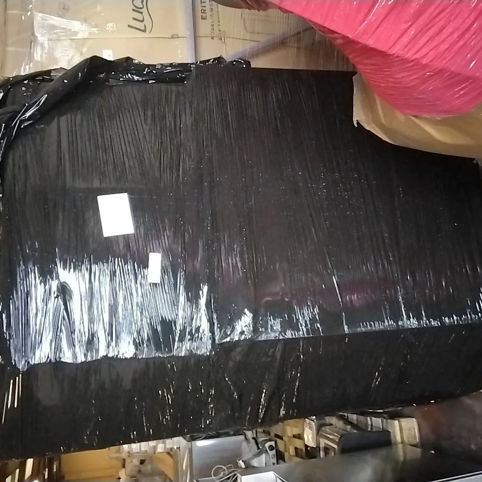 PALLET OF APPROXIMATELY 12 MIXED SHOWER GLASS