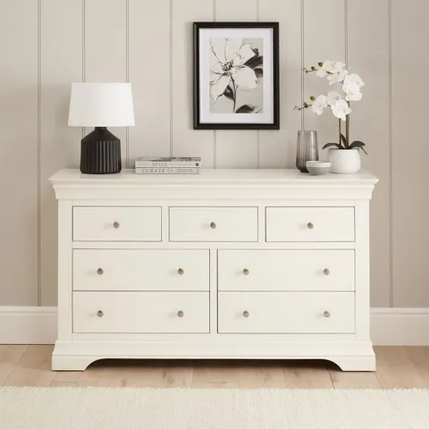 BOXED WILMSLOW CHEST WITH 5 LARGE DRAWERS AND 2 SMALL ONES