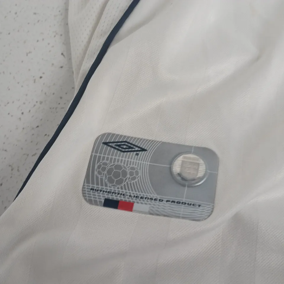 UMBRO ENGLAND FOOTBALL SHIRT – WHITE, OFFICIAL LICENSED PRODUCT, MEN'S SIZE M