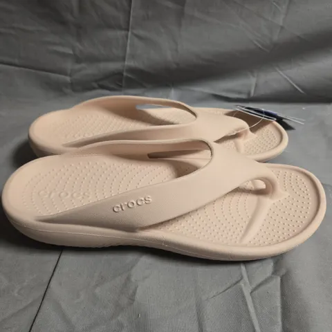 PAIR OF CROCS MELLOW RECOVERY WOMENS FLIP FLOPS - UK SIZE 8
