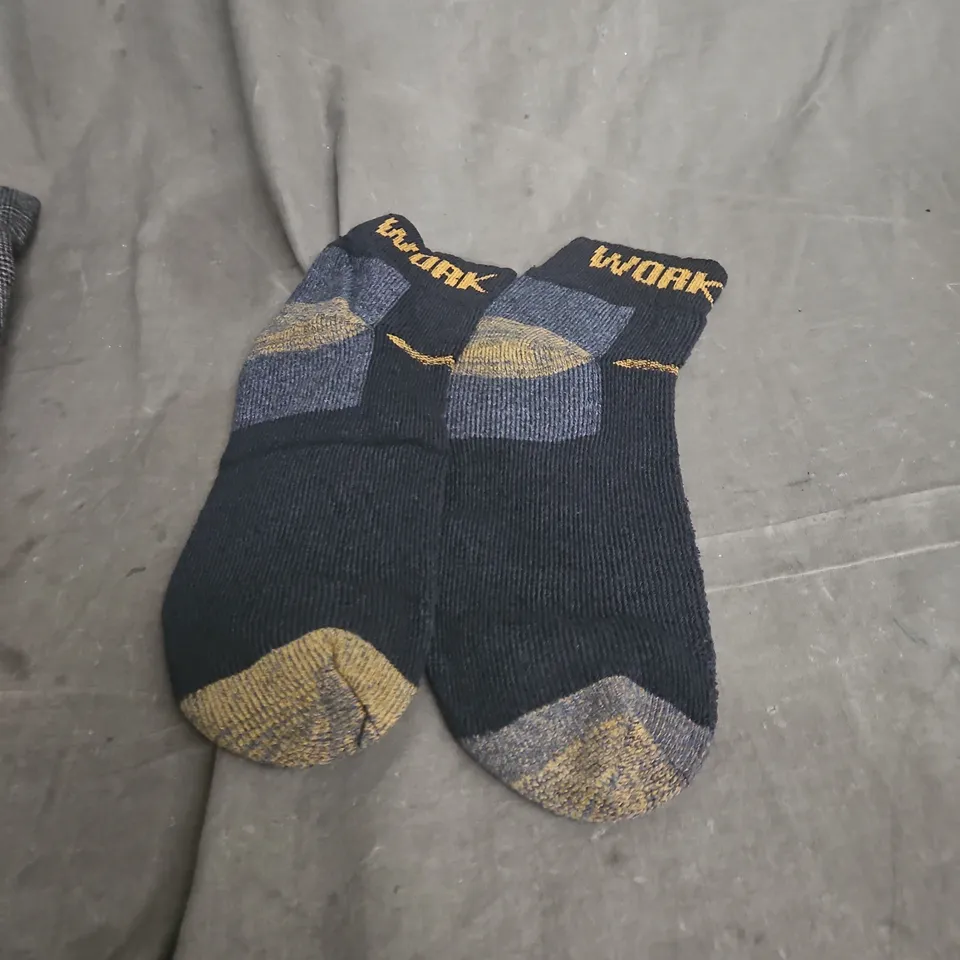 BOX OF APPROXIMATELY 25 ASSORTED CLOTHING ITEMS INCLUDING F&F BARREL LEG TROUSERS , WORK SOCKS AND GOLFER MOTIF BELT 