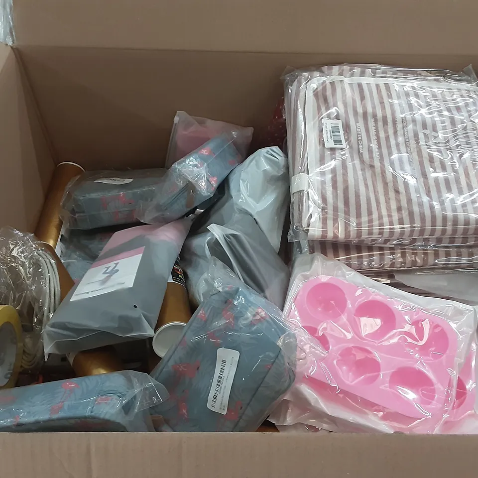PALLET OF ASSORTED HOMEWARE ITEMS TO INCLUDE BOOKS, TABLET CASES, STAM MOP CLOTHS ETC