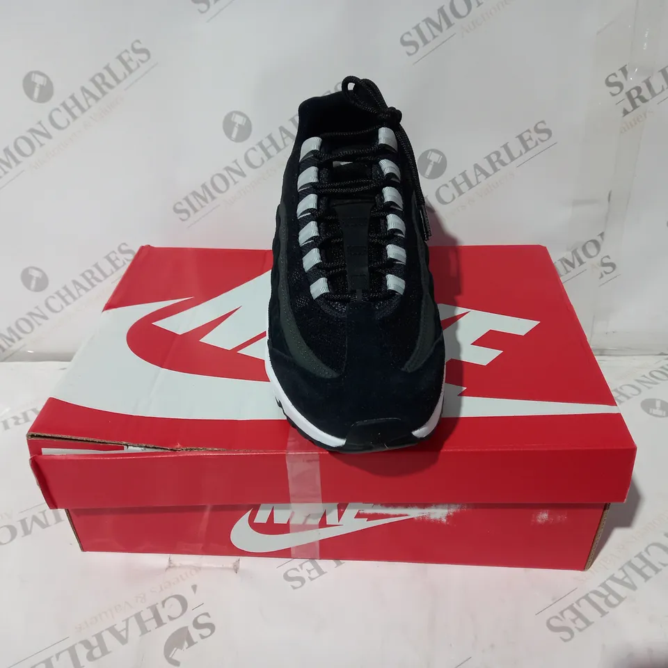 NIKE AIR MAX 95 BLACK SIZE 9