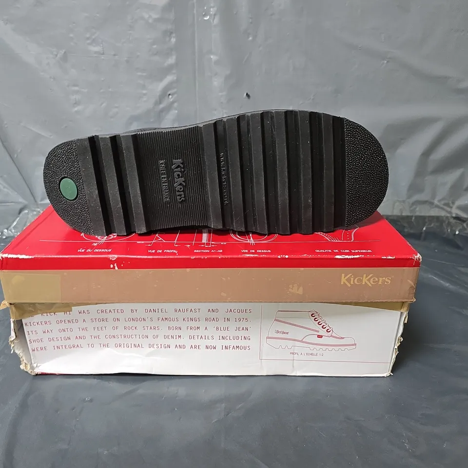 KICKERS LACE UP SHOES - BLACK - SIZE 42