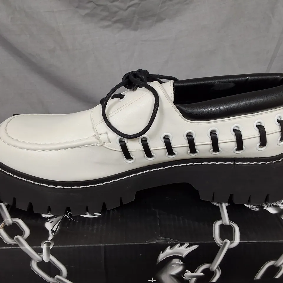 BOXED KOI TENAR MENS BOAT SHOES IN CREAM - UK9