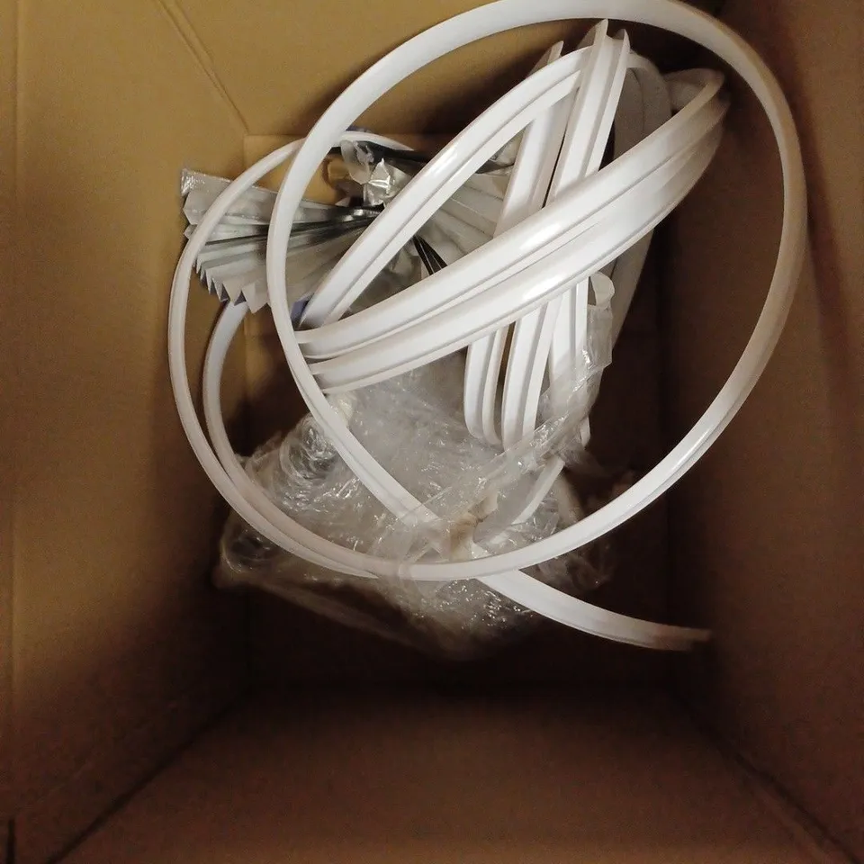 BOX OF APPROXIMATELY 5 ASSORTED HOUSEHOLD PRODUCTS TO INCLUDE NECK CUSHION, GARDEN PATIO BRUSH, LONG REACH SPRAY RANCH ETC