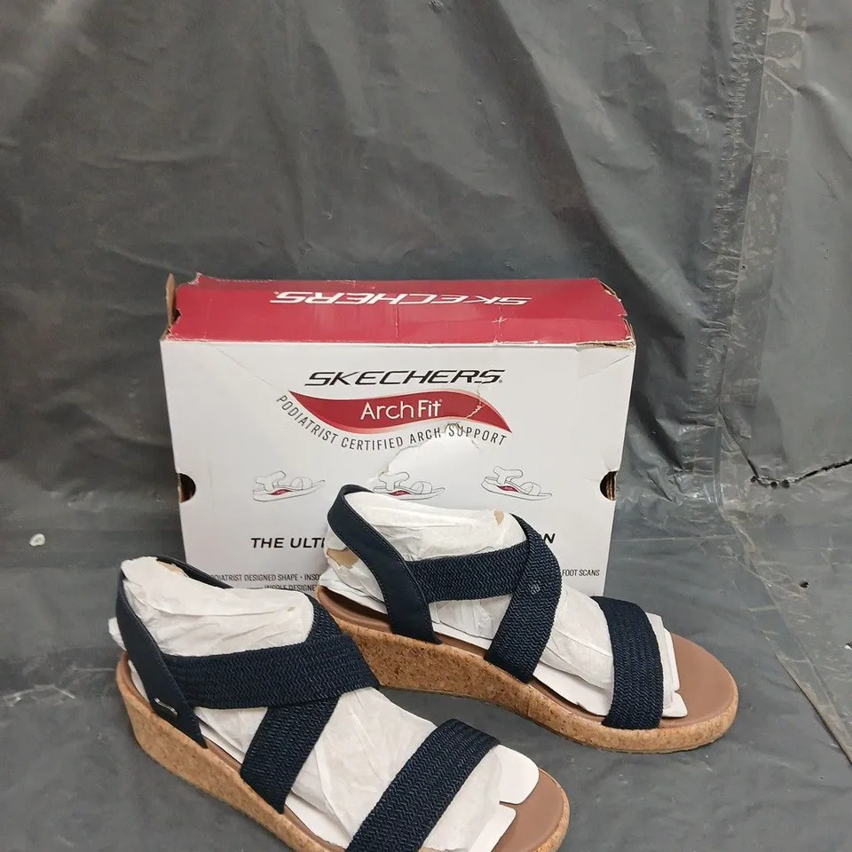 BOXED PAIR OF SKETCHERS BEVERLEY SANDAL - NAVY SIZE 8 