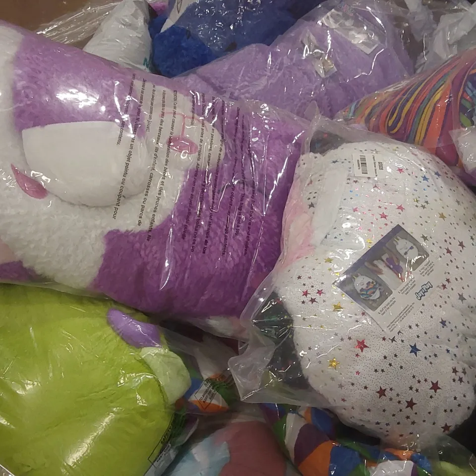 PALLET CONTAINING A LARGE QUANTITY OF ASSORTED HAPPY NAPPERS SLEEPING BAGS ECT