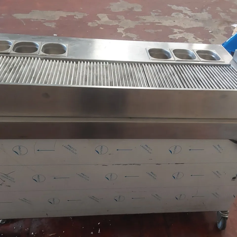 COMMERCIAL STAINLESS STEEL GAS CHARGRILL