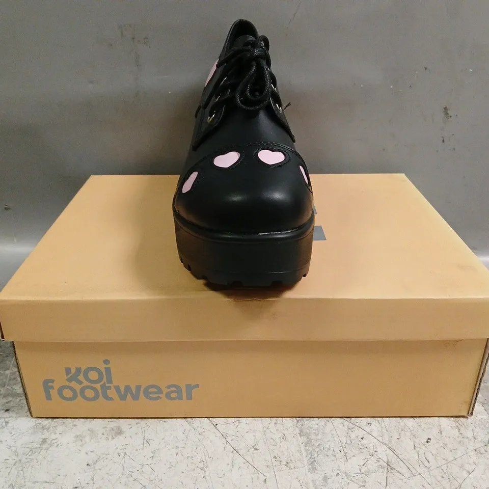 BOXED PAIR OF KOI TENNIN HEART SHOES IN BLACK W. PINK HEARTS SIZE UK 6