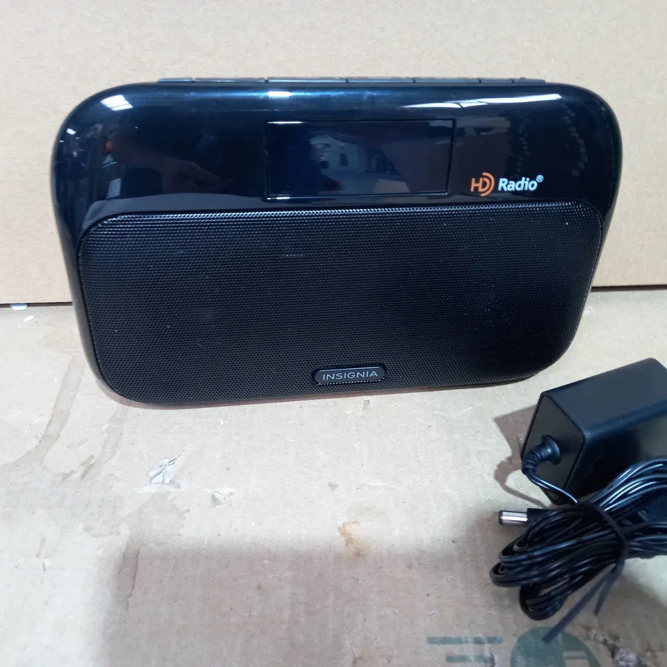 INSIGNIA TABLETOP FM/HD RADIO