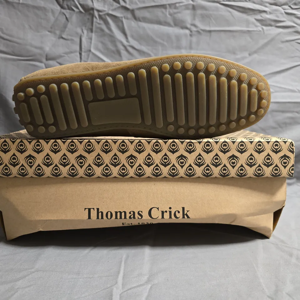 BOXED PAIR OF THOMAS CRICK DUVAL SUEDE LOAFERS IN DARK TAUPE SIZE UK 8