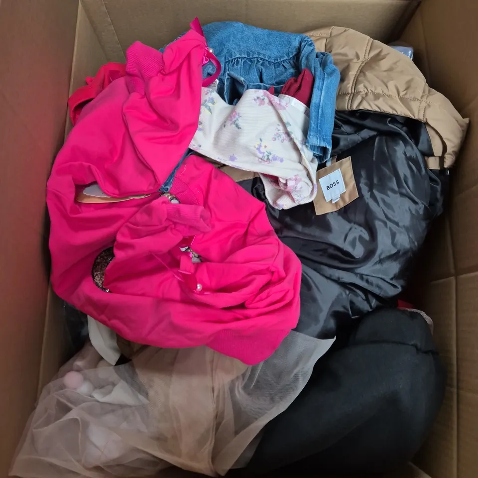 BOX OF APPROXIMATELY 20 ASSORTED KIDS CLOTHING ITEMS TO INCUDE - BAG, PYJAMAS, DRESS, ETC