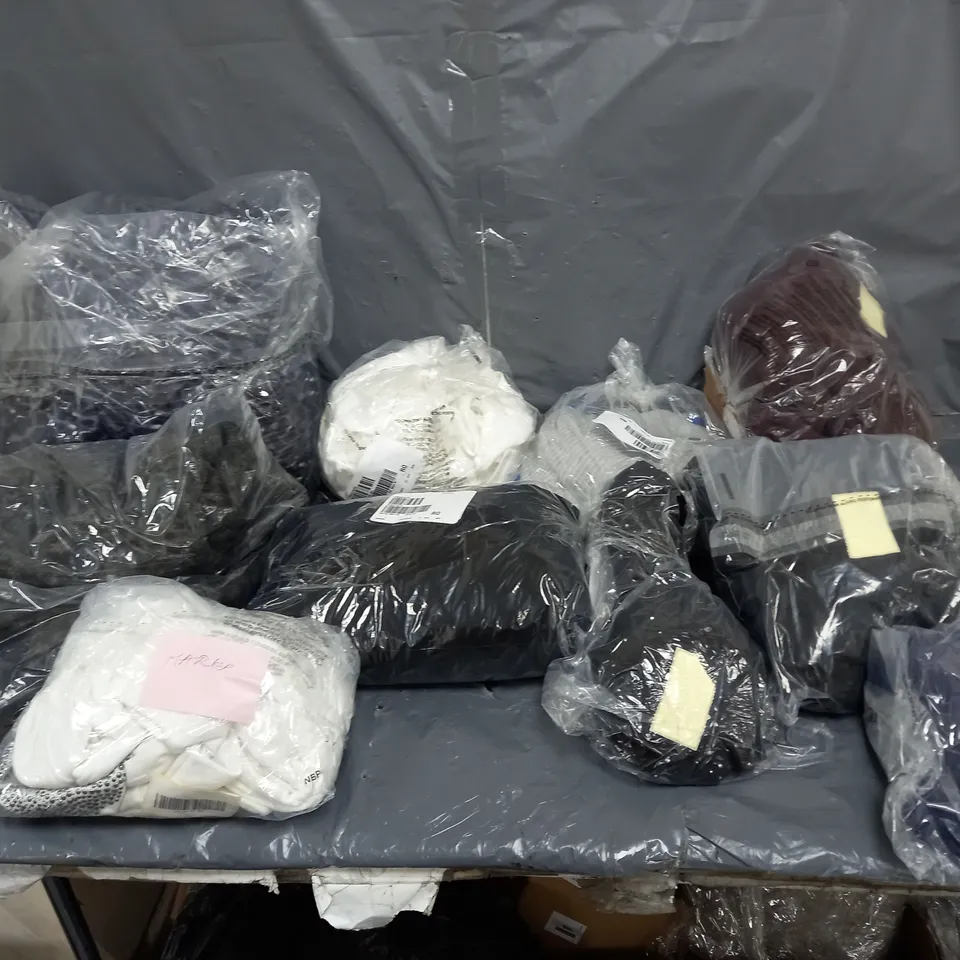 BOX OF APPROXIMATELY 10 ASSORTED BAGGED PIECES OF CLOTHING IN VARIOUS STYLES, SIZES, AND BRANDS 