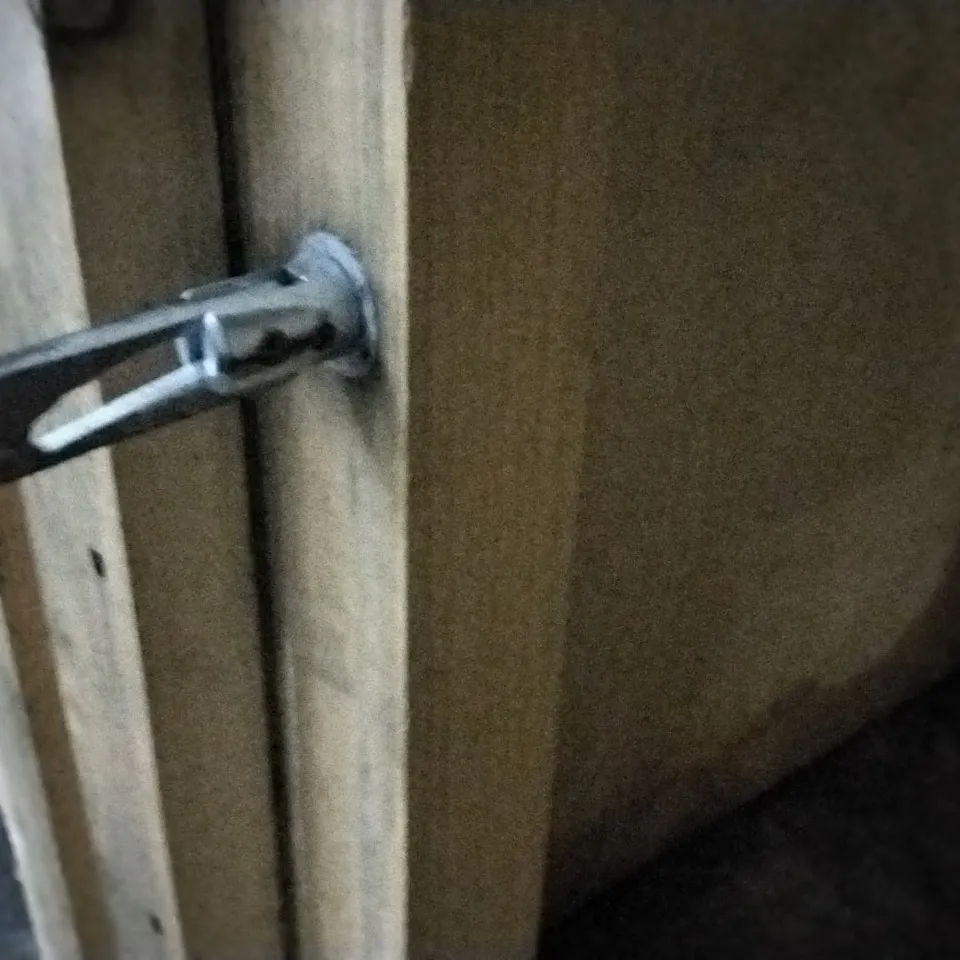LARGE WOODEN PALLETISED SHIPPING CONTAINER WITH LOCKABLE DOOR APPROXIMATELY 200X 100 X 220CM