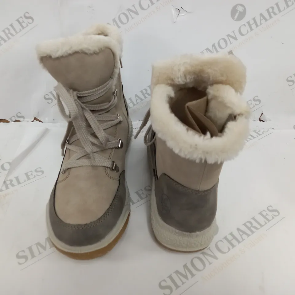 BOXED PAIR OF RIEKER ANTISTRESS WARM HIKING BOOTS SIZE 5 CREAM 
