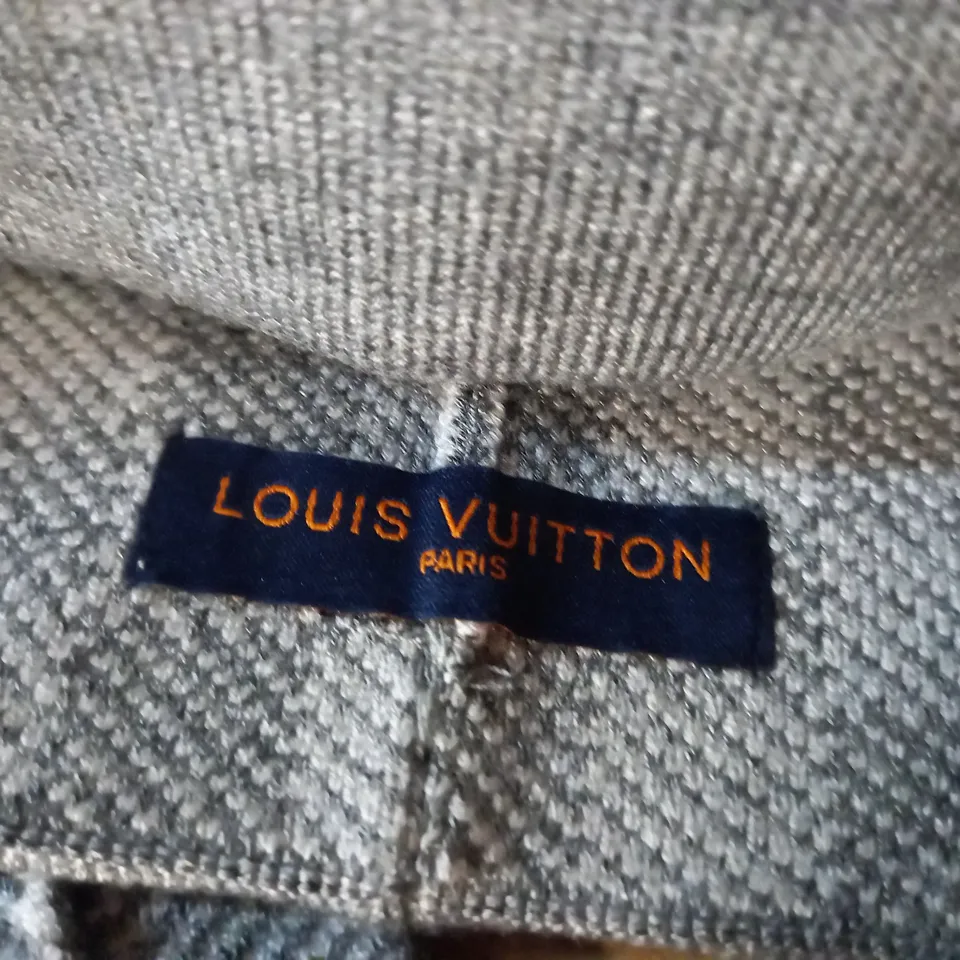 LOUIS VUITTON GREY CASHMERE HAT AND SCARF SET