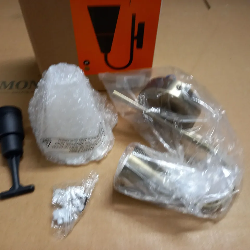 BOXED LULU WALL LIGHT