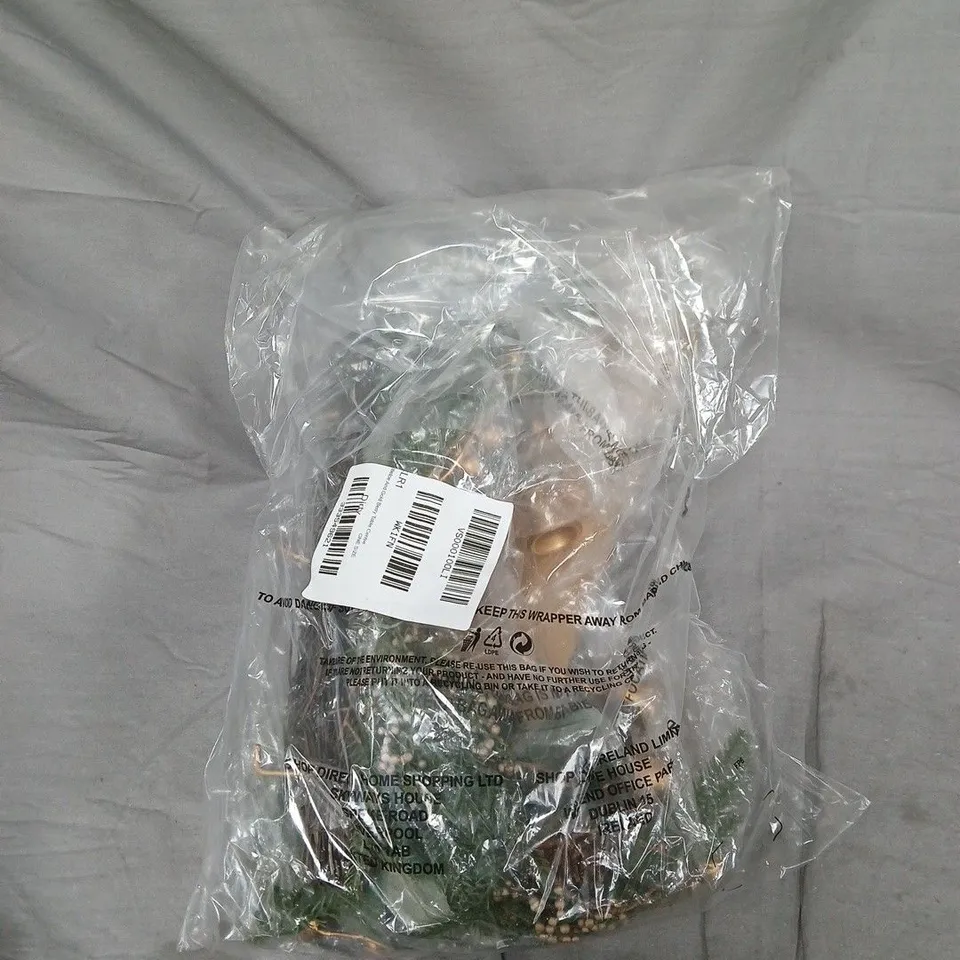 MISTLETOE AND GOLD BERRY CHRISTMAS TABLE CENTRE - 70 CM. UNBOXED