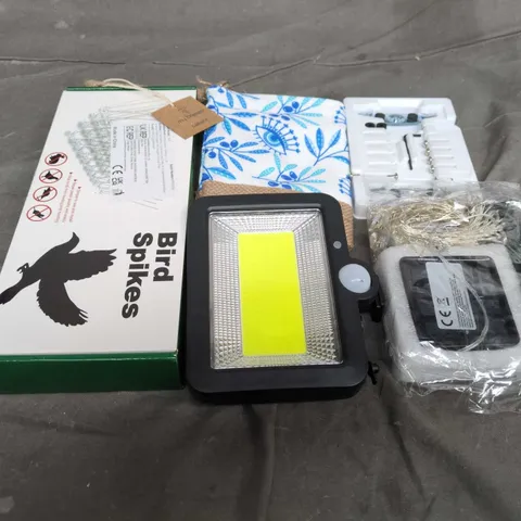 BOX OF APPROX 5 ASSORTED HOUSEHOLD ITEMS TO INCLUDE LED LIGHTS, BIRD SPIKES AND WASH BAG