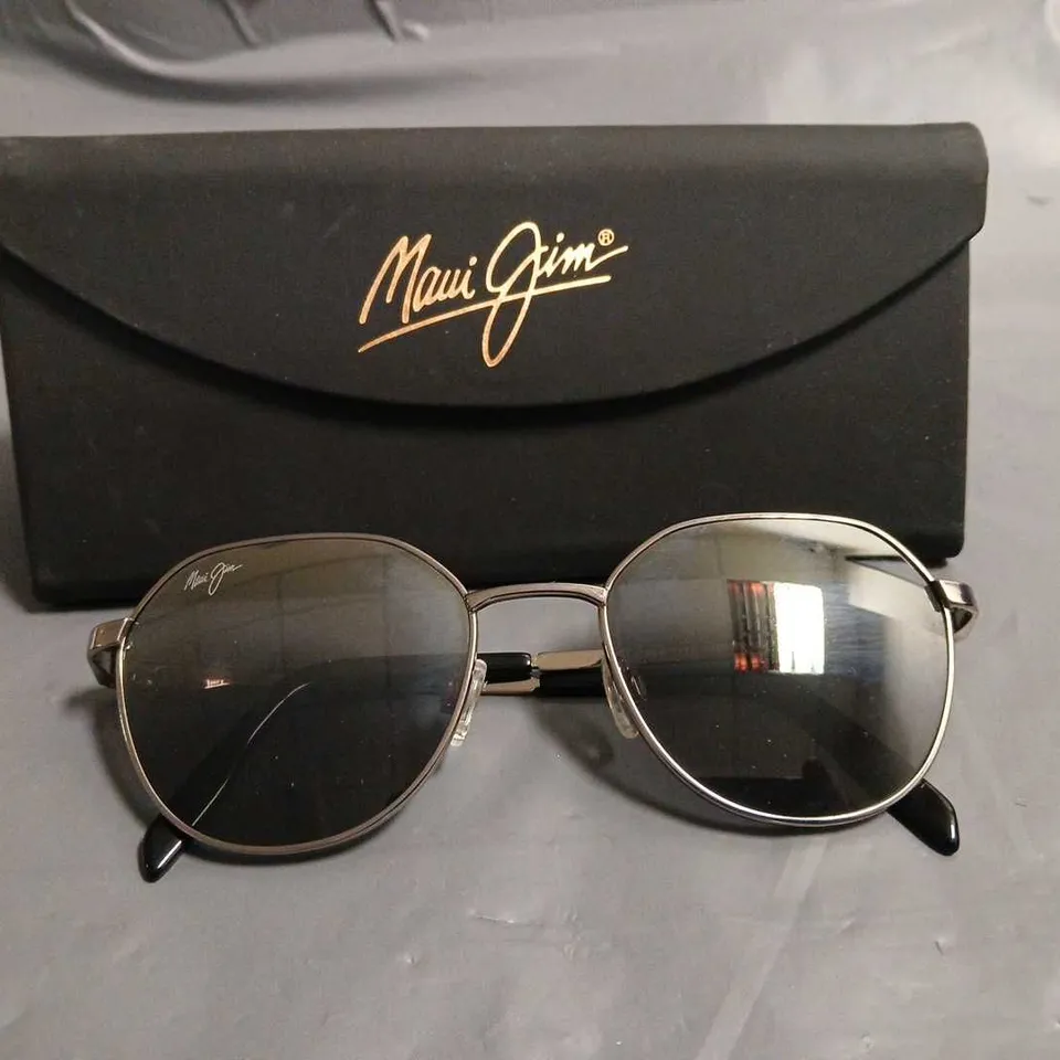 MAUI JIM GLASSES IN CARRY CASE