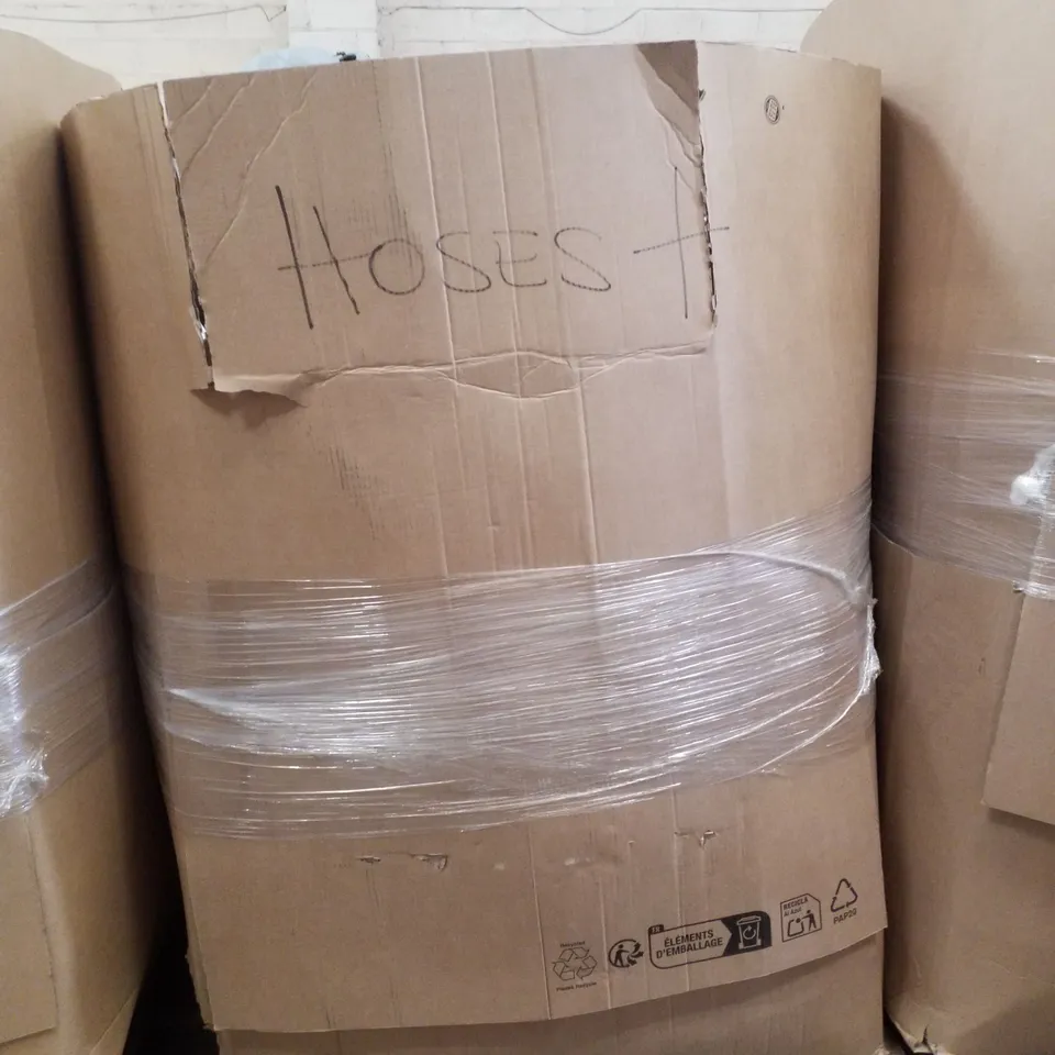 PALLET CONTAINING ASSORTED INFLATABLES PRODUCTS INCLUDING AIR BEDS, GYM AIR MAT, PUNCHING BAG & EXERCISE BALLS