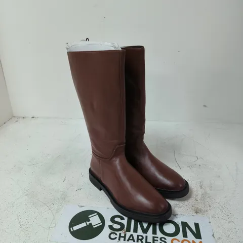 CURVY VM 420 EX-WIDE KNEE-HIGH BOOTS, UK 9 (EU 43) – BROWN LEATHER