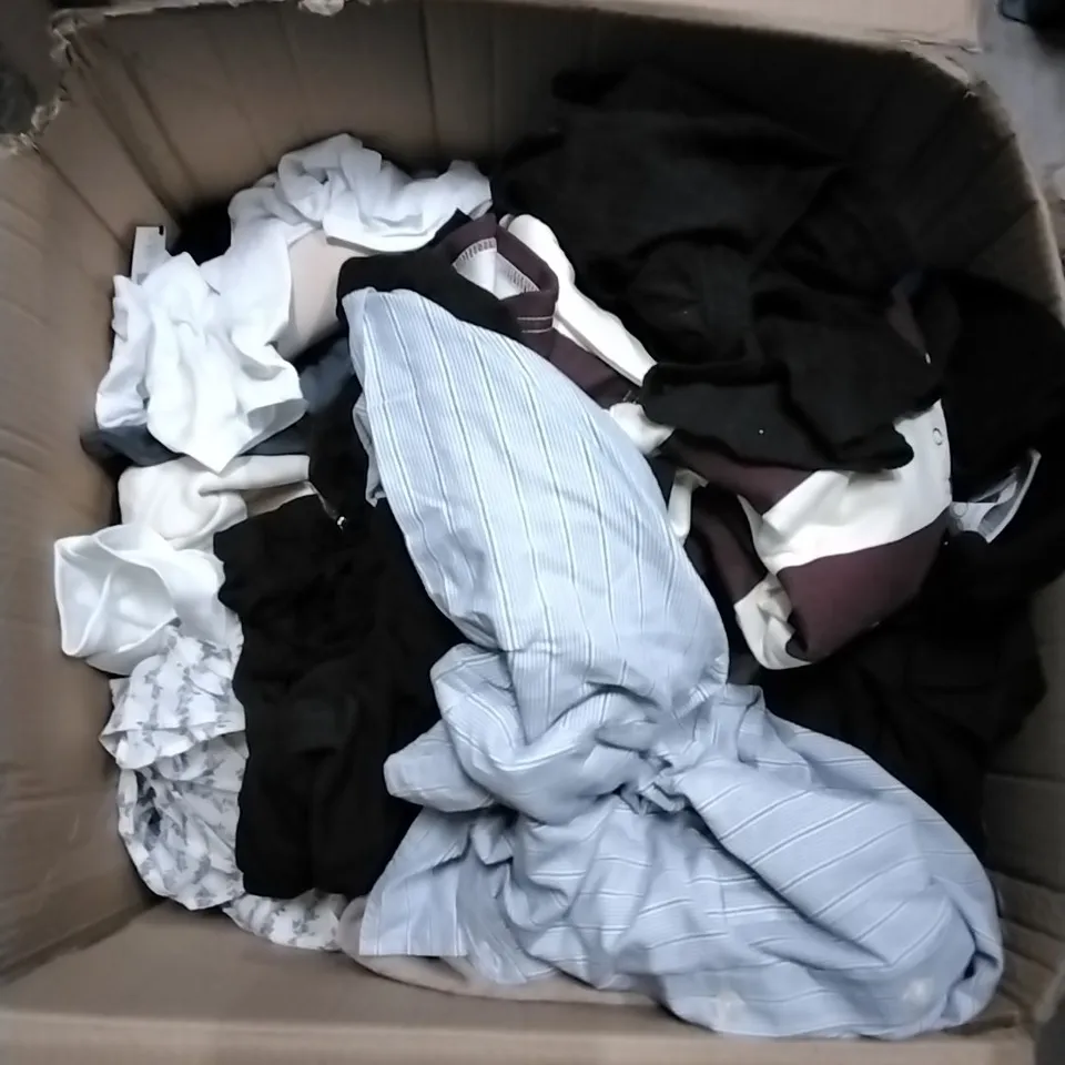 BOX TO CONTAIN ASSORTED MENS AND WOMENS CLOTHING INCLUDING; JUMPERS, TOPS, TSHIRTS ETC