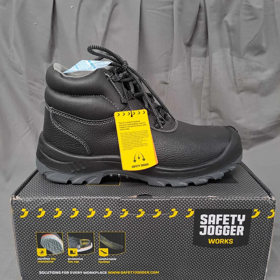 BOXED PAIR OF SAFETY JOGGER BESTBOY BOOTS SIZE EU 43