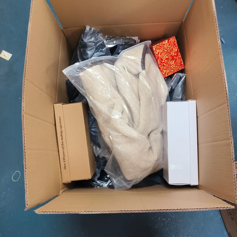 BOX OF APPROXIMATELY 20 ASSORTED ITEMS TO INCLUDE: SANKOM SHAPER SHORTS L