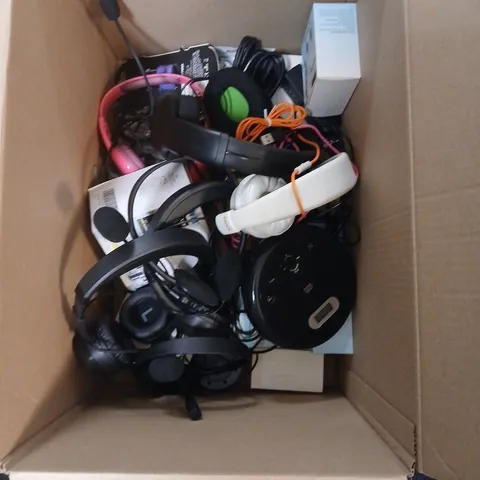 BOX OF APPROXIMATELY 12 ASSORTED ITEMS INCLUDING HEADPHONES AND LIGHT BULBS