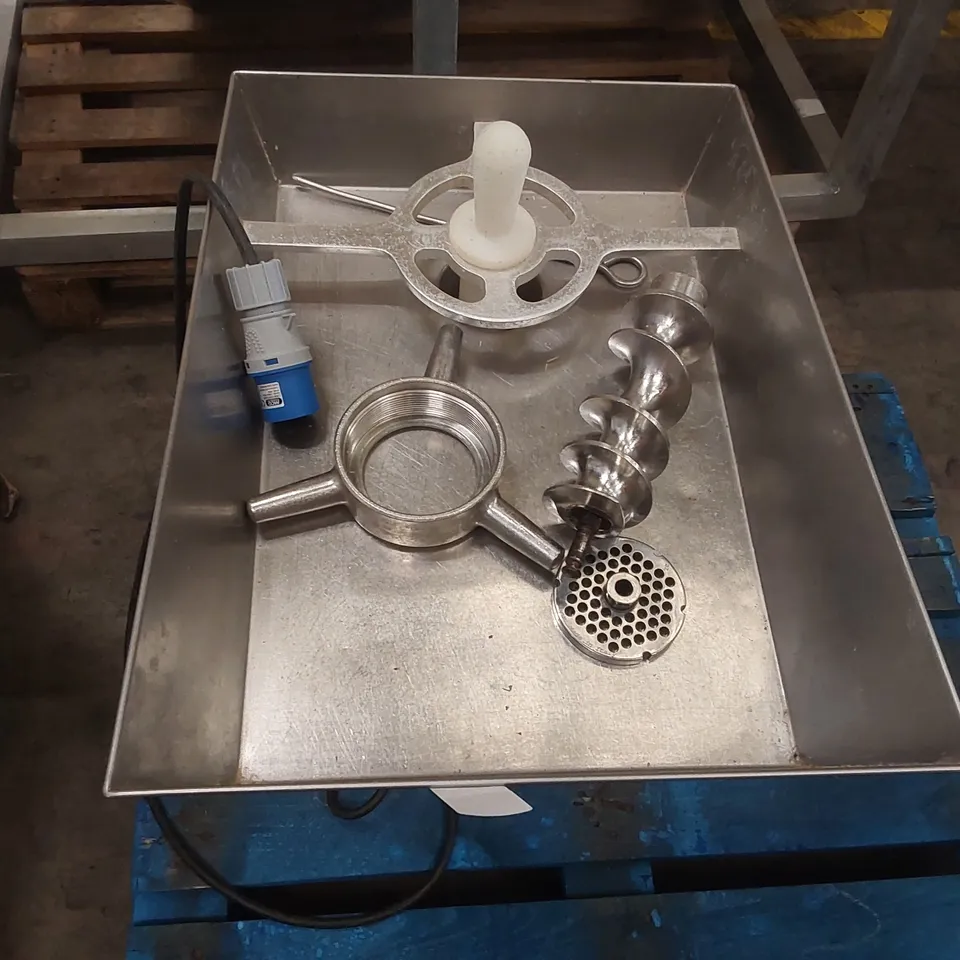 COMMERCIAL MEAT GRINDER