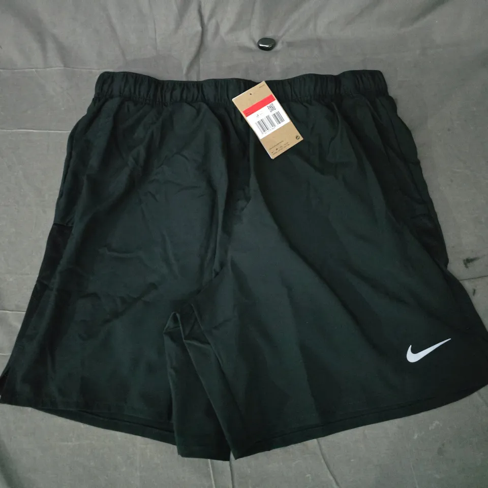 NIKE CHALLENGER SHORTS IN BLACK SIZE LARGE