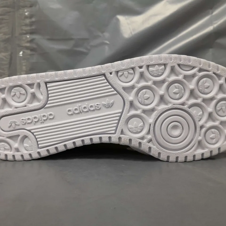 BOXED PAIR OF ADIDAS FORUM BOLD SHOES IN WHITE/GREEN/STONE UK SIZE 5