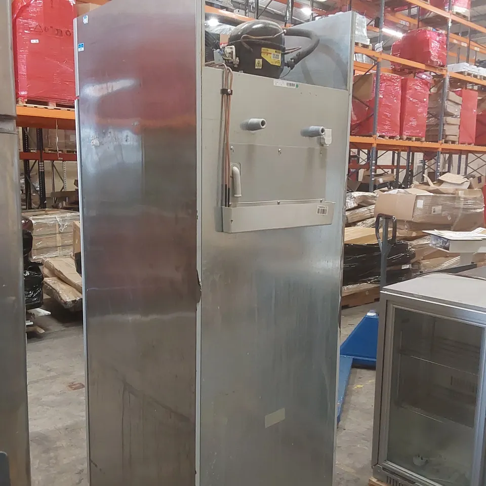 GRAM UPRIGHT COMMERCIAL FREEZER