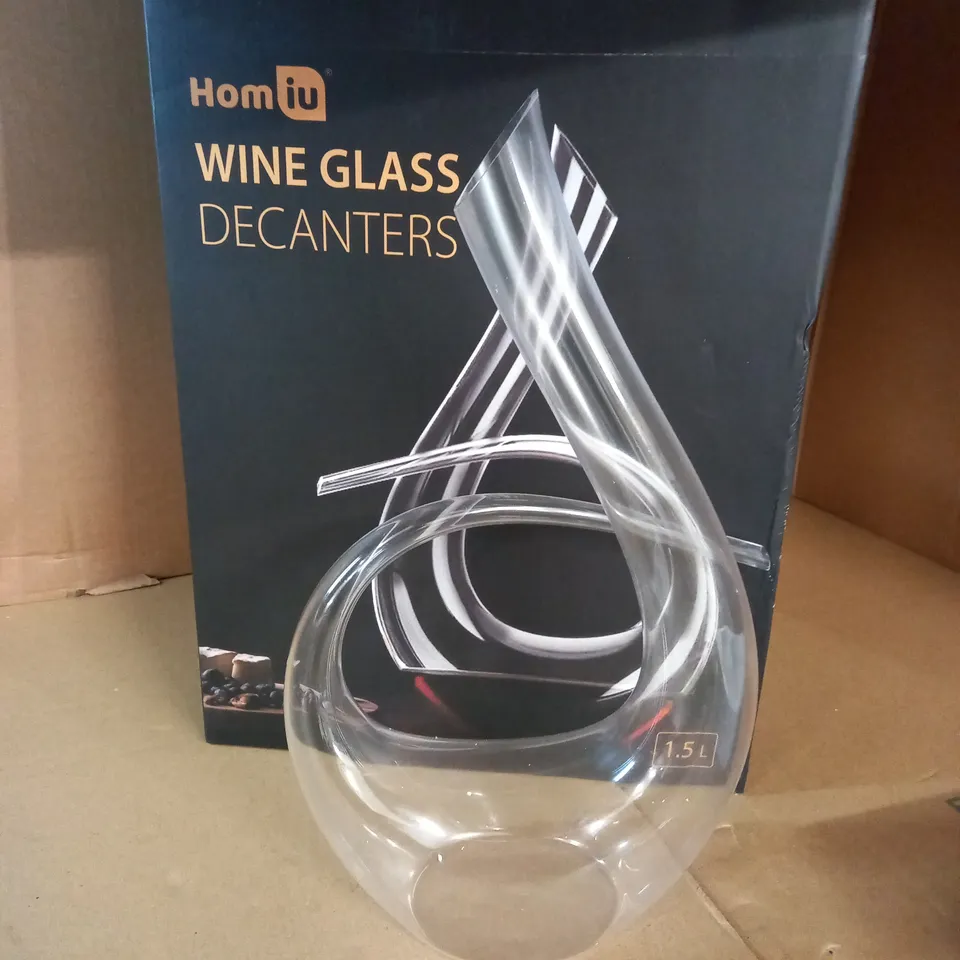 BOXED HOM-IU WINE GLASS DECANTERS - 1.5L
