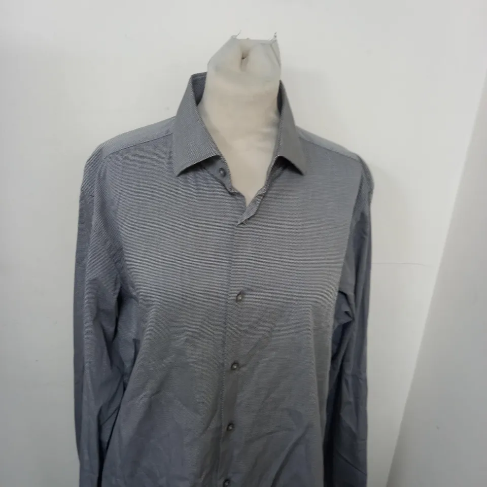 HUGO BOSS BUTTON SHIRT SIZE 41