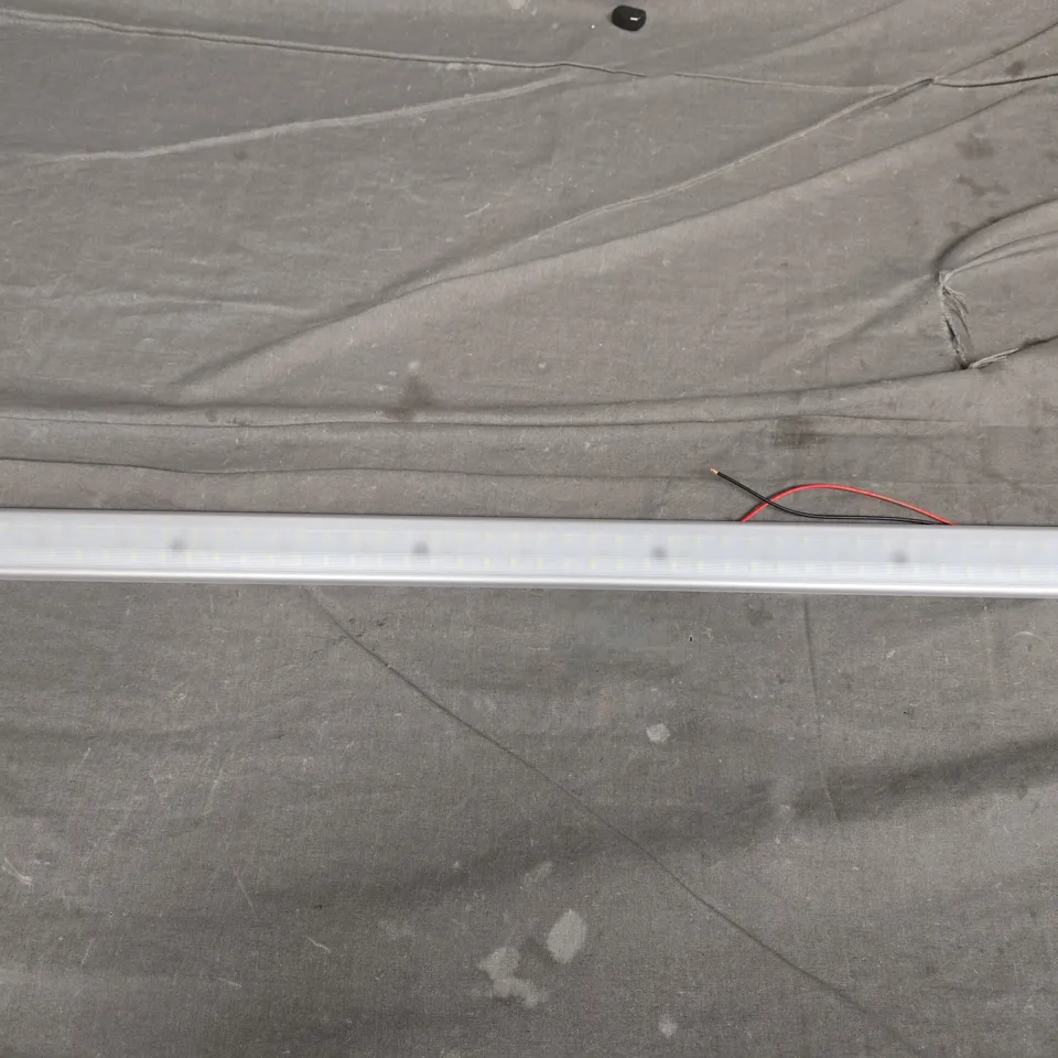 APPROXIMATELY 14 VENTA LED LIGHTING UNITS (ILW6190D)