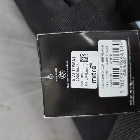 MITRE STANDARD CORNER FLAGS – WHITE, IN BLACK CARRY BAG